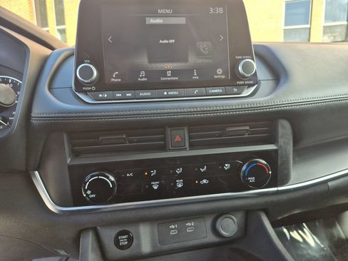 Used 2024 Nissan Rogue S AWD/4WD image 9