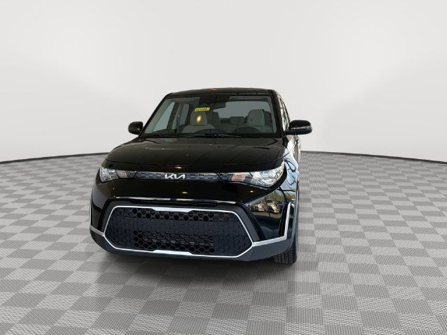 Used 2025 Kia Soul LX FWD image 5