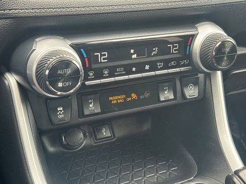 Used 2021 Toyota RAV4 XLE w/ Convenience Package image 27