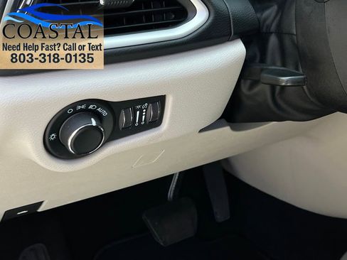 Used 2023 Chrysler Voyager LX FWD image 9
