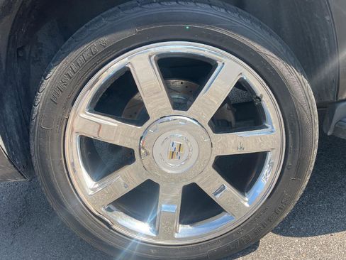 Used 2011 Cadillac Escalade ESV Luxury AWD/4WD image 23