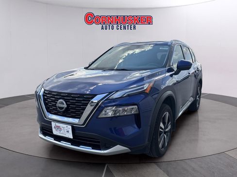 Used 2023 Nissan Rogue Platinum image 3