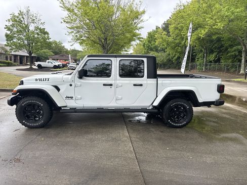 Used 2022 Jeep Gladiator Sport AWD/4WD image 4