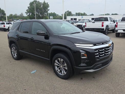 Used 2025 Chevrolet Equinox LT FWD image 8
