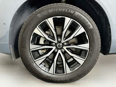 Used 2024 Volvo XC60 B5 Plus w/ Protection Package Premier AWD/4WD image 11