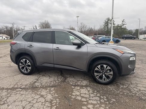 Used 2023 Nissan Rogue SV image 4