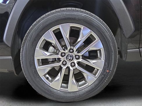 Certified 2022 Toyota RAV4 XLE Premium image 7