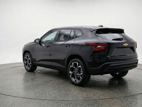 Used 2025 Chevrolet Trax LT FWD image 6