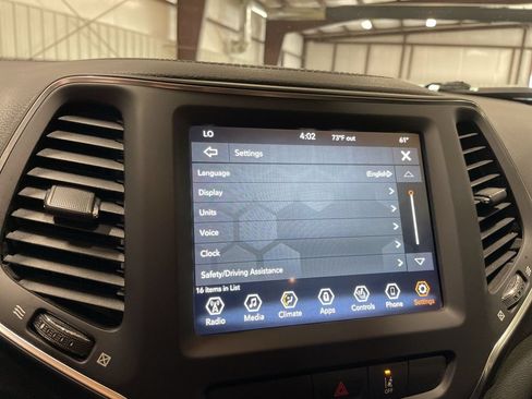 Used 2022 Jeep Cherokee Latitude Lux w/ Sun & Sound Group AWD/4WD image 34
