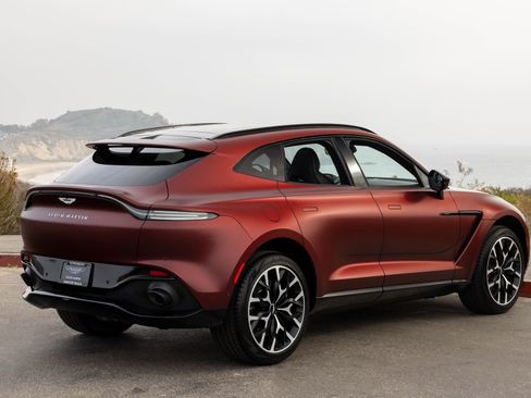 Used 2021 Aston Martin DBX AWD/4WD image 3