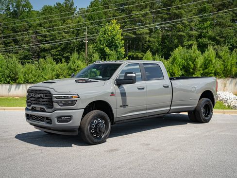 New 2026 RAM 3500 Laramie AWD/4WD image 10