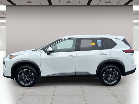 Used 2024 Nissan Rogue SV AWD/4WD image 8