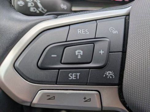 Certified 2025 Volkswagen Atlas Peak Edition SE image 28