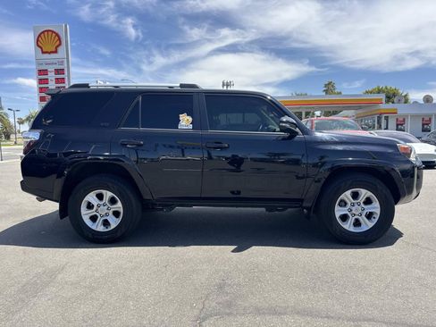 Used 2022 Toyota 4Runner SR5 Premium w/ Moonroof Package RWD image 4