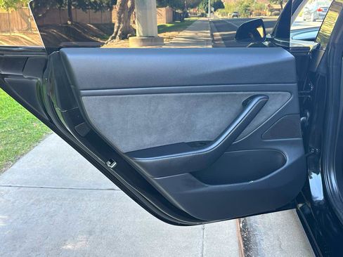 Used 2018 Tesla Model 3 Long Range RWD image 36