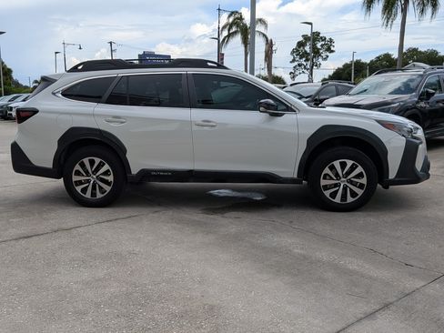 Used 2024 Subaru Outback Premium AWD/4WD image 3