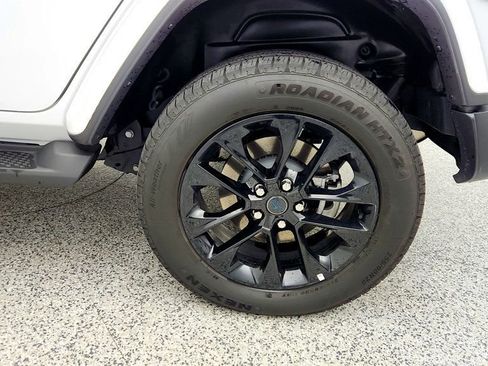 Used 2025 Jeep Wrangler Unlimited Sahara image 9