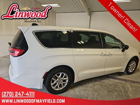 Used 2024 Chrysler Pacifica Touring-L FWD image 2