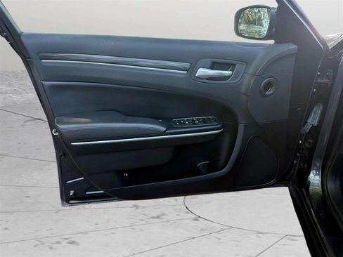 Used 2019 Chrysler 300 Touring w/ Sport Appearance Package RWD image 18