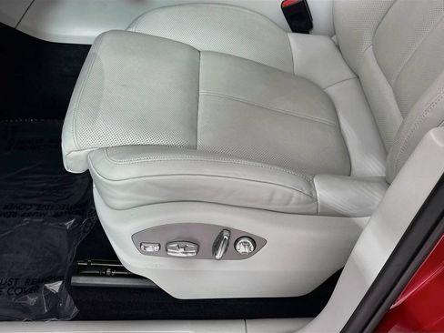 Certified 2023 Porsche Macan AWD/4WD image 22