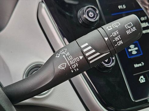 Used 2023 Chevrolet Bolt EUV Premier w/ Super Cruise Package FWD image 16