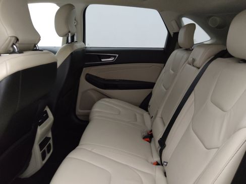 Used 2018 Ford Edge Titanium w/ Technology Package FWD image 18
