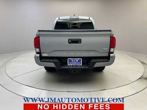 Used 2018 Toyota Tacoma TRD Sport AWD/4WD image 4