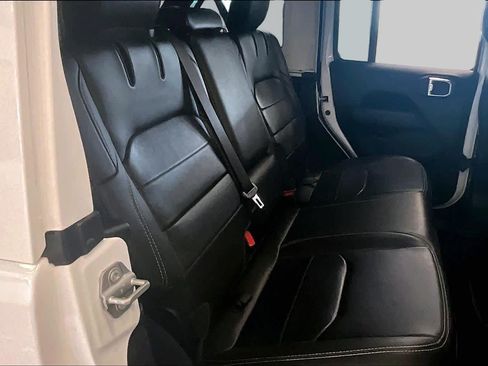 Used 2023 Jeep Wrangler Unlimited Sahara AWD/4WD image 19