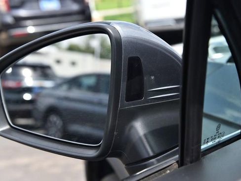 Certified 2024 Volkswagen Tiguan SE w/ Panoramic Sunroof Package image 10