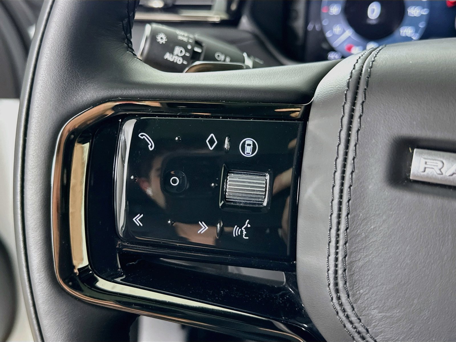 New 2026 Land Rover Range Rover Velar S AWD/4WD image 18