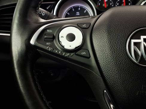 Used 2018 Buick Regal Essence FWD image 19