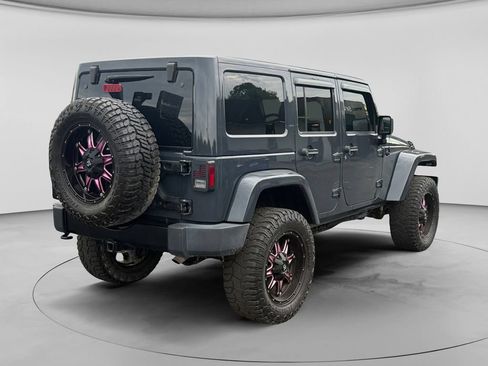 Used 2018 Jeep Wrangler Unlimited Sahara w/ Dual Top Group AWD/4WD image 9