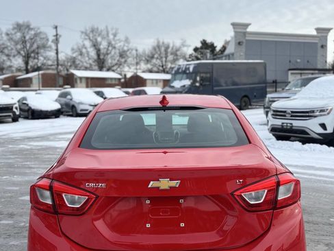 Used 2017 Chevrolet Cruze LT w/ Convenience Package image 4
