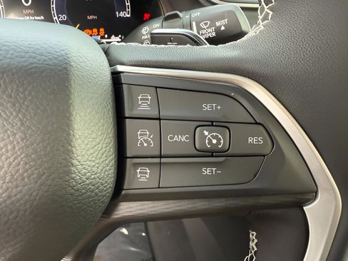 New 2025 Jeep Grand Cherokee L Altitude image 24