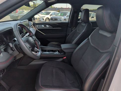 Used 2025 Ford Explorer ST AWD/4WD image 4