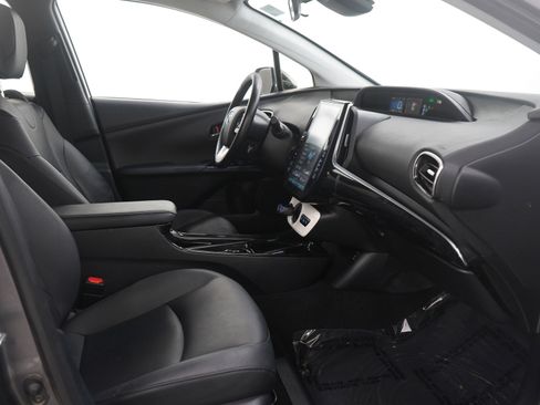 Used 2017 Toyota Prius Prime Premium image 12
