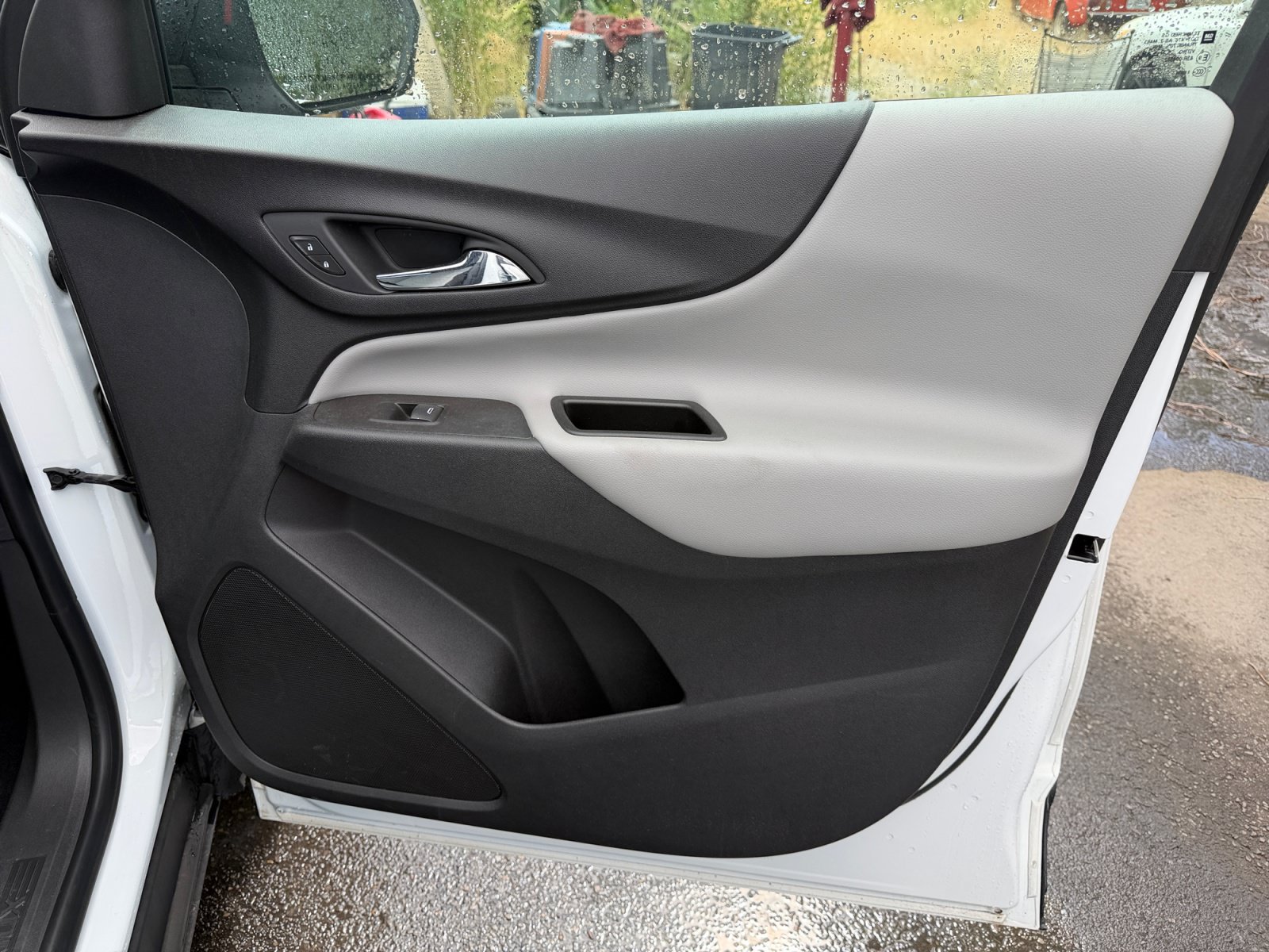 Used 2020 Chevrolet Equinox LS w/ LPO, Floor Liner Package AWD/4WD image 17