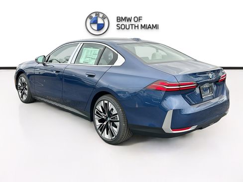 New 2026 BMW 530i w/ Convenience Package RWD image 4