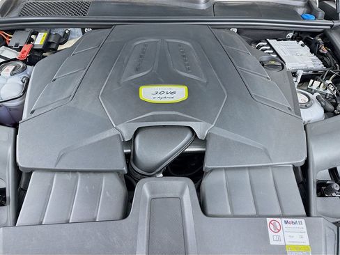 Certified 2023 Porsche Cayenne Platinum Edition w/ Premium Package Plus (PIA) AWD/4WD image 33