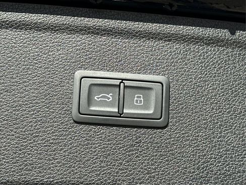 Used 2019 Audi SQ5 Premium Plus w/ Premium Plus Package image 25