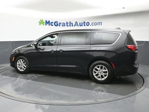 Used 2023 Chrysler Pacifica Touring-L FWD image 24