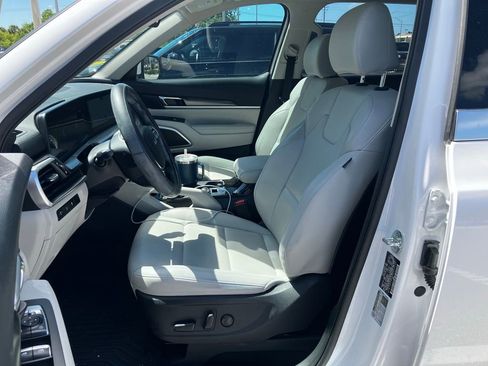 Used 2023 Kia Telluride S image 11