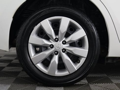 Used 2016 Toyota Corolla LE FWD image 16