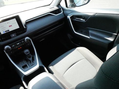 Certified 2025 Toyota RAV4 XLE AWD/4WD image 11