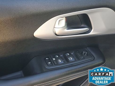 Used 2020 Chrysler Pacifica Touring w/ S Appearance Package image 45