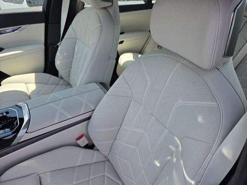 New 2026 BMW 760i xDrive w/ Executive Package image 9