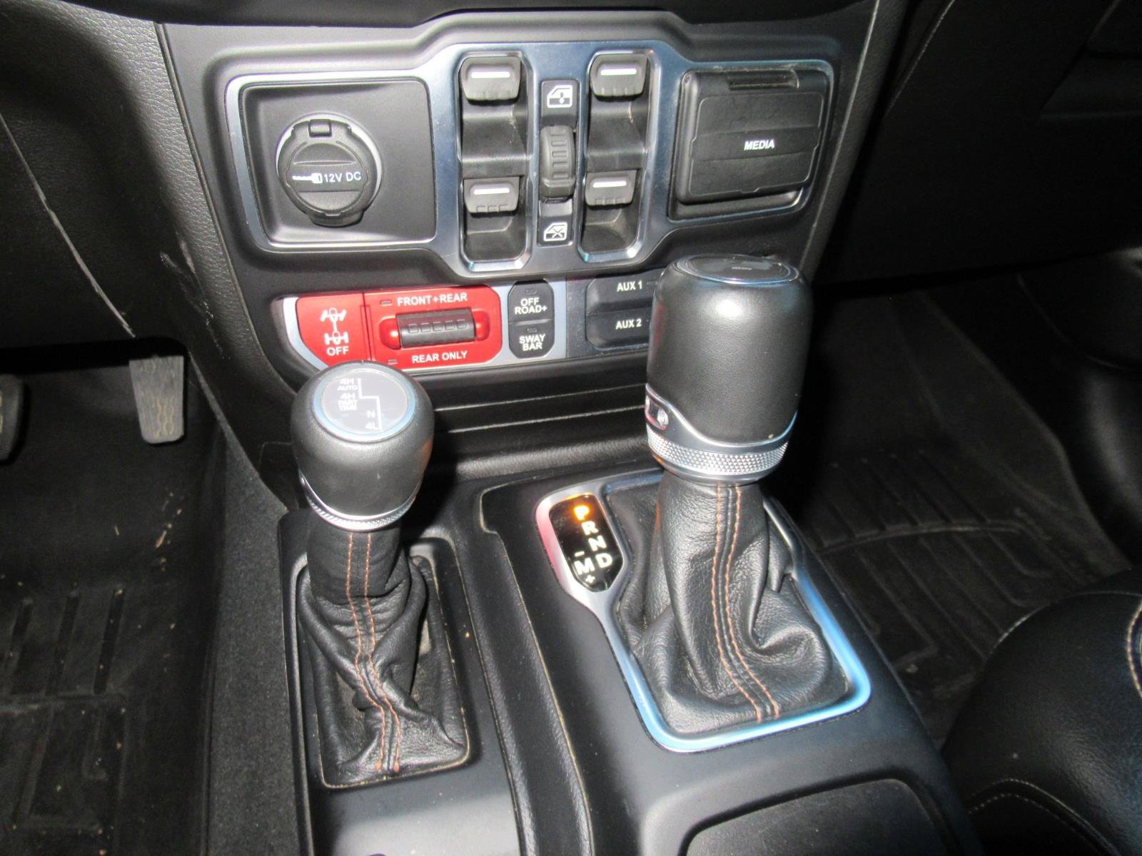 Used 2022 Jeep Wrangler Unlimited Rubicon w/ Dual Top Group AWD/4WD image 27