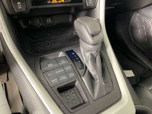 Used 2023 Toyota RAV4 LE AWD/4WD image 9