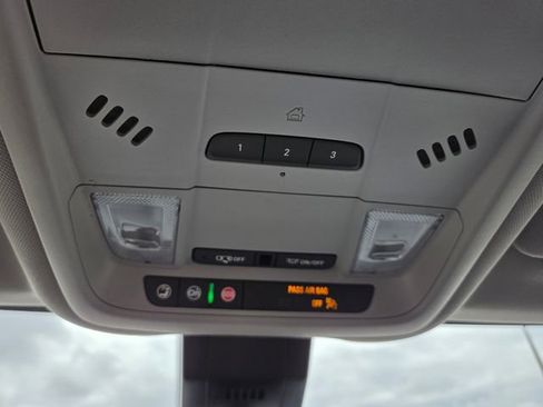 Used 2024 GMC Terrain SLT w/ Infotainment Package II image 35