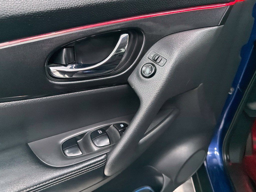 Used 2020 Nissan Rogue SV AWD/4WD image 20